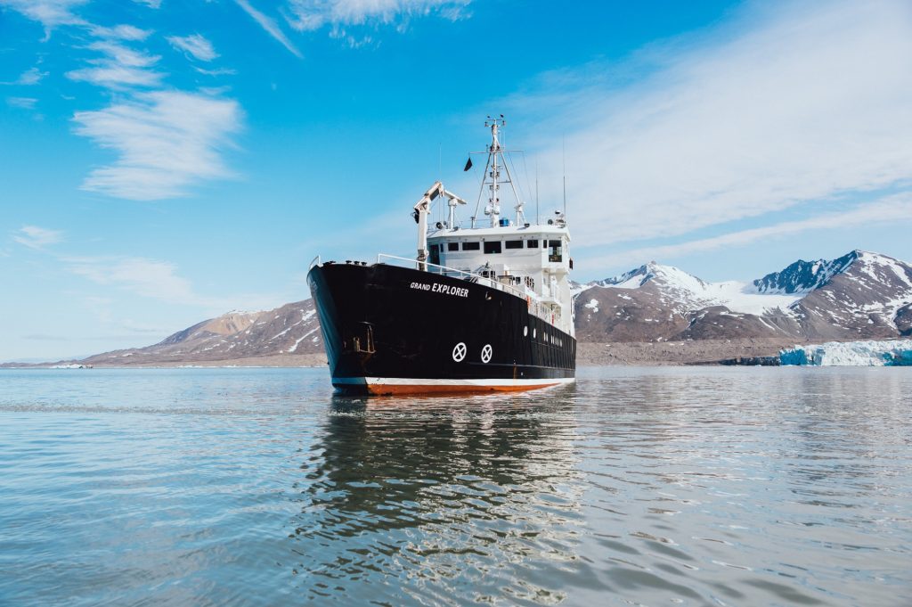 Explorer in Svalbard ©Evolumina